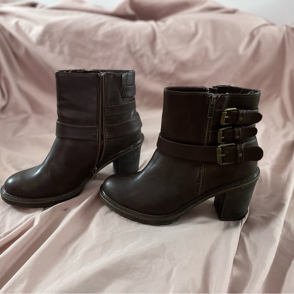 White mountain brand. Size 8.5 Brown. Never worn - Picture 1 of 3